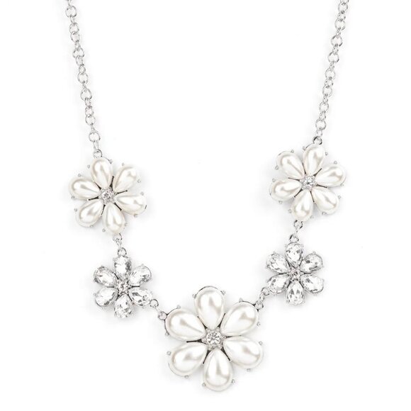 Paparazzi Jewelry Accessories - Fiercely Flowering - White Necklace - Vintage - Picture 5 of 6